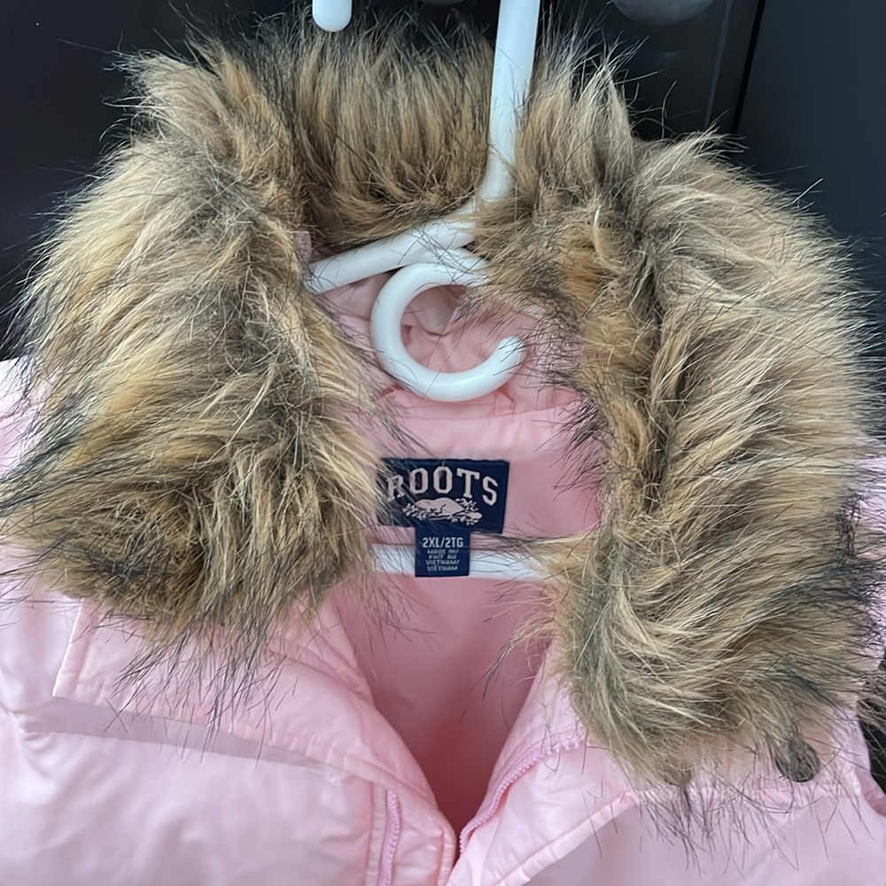 Kids size 2xl Roots down filled pink vest w/zipper & removable faux fur collar - Picture 3 of 11